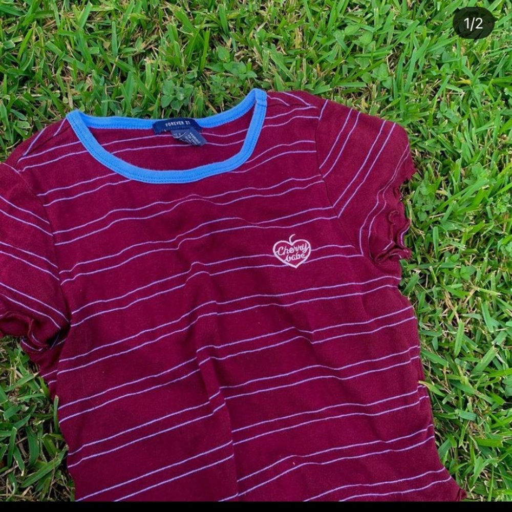 Cropped red stripped shirt